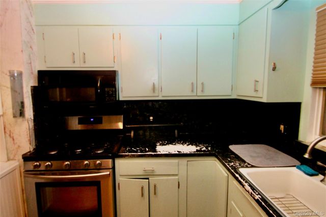 45 Merokee Place, Farmingdale, NY 11735