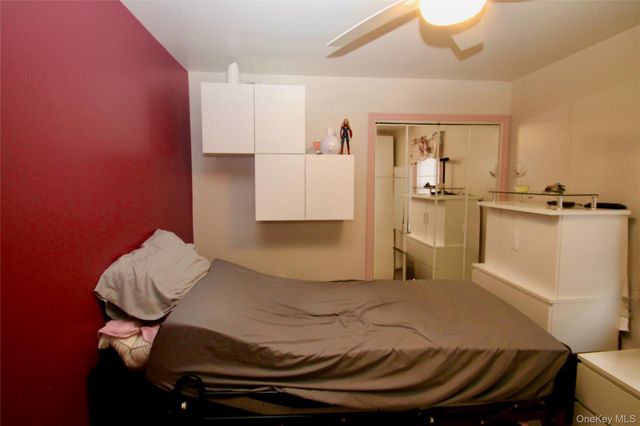 45 Merokee Place, Farmingdale, NY 11735