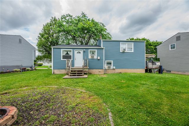 1169 Meadowbrook Lane, Farmington, NY 14425