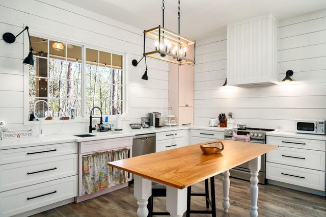 201 Sunny Hill Drive, Coldspring, TX 77331