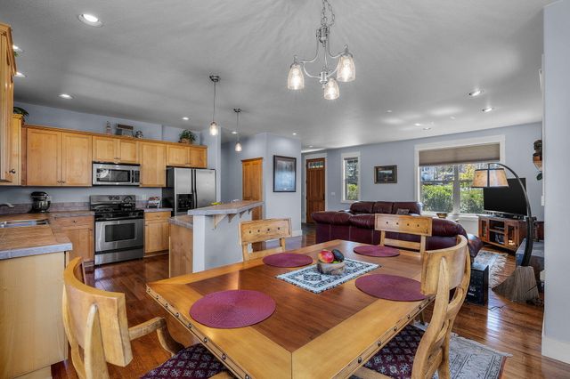 1082 SE Yarrow Avenue, Madras, OR 97741