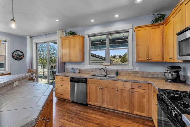 1082 SE Yarrow Avenue, Madras, OR 97741