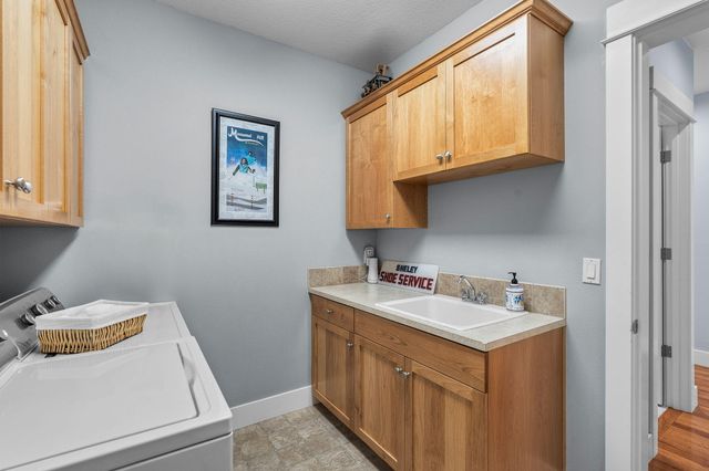 1082 SE Yarrow Avenue, Madras, OR 97741