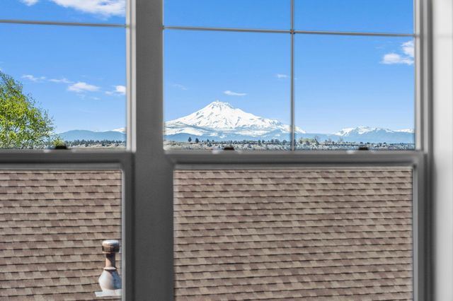 1082 SE Yarrow Avenue, Madras, OR 97741