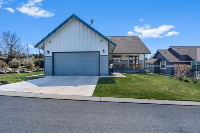 1082 SE Yarrow Avenue, Madras, OR 97741