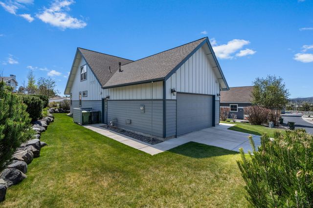 1082 SE Yarrow Avenue, Madras, OR 97741