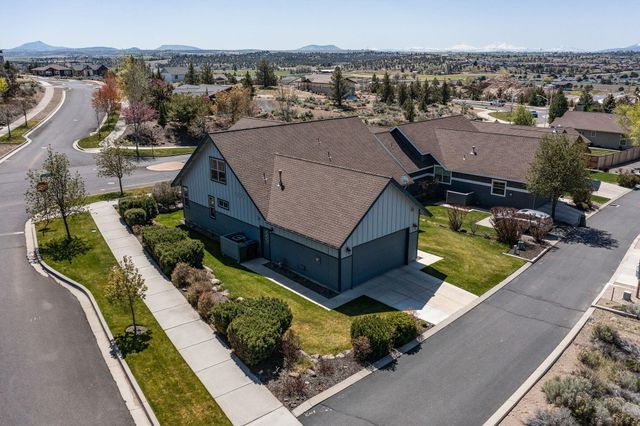 1082 SE Yarrow Avenue, Madras, OR 97741