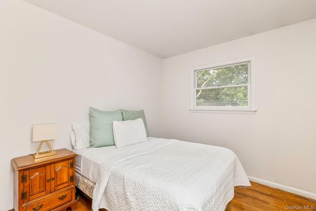 16 Arlington Avenue, Saint James, NY 11780