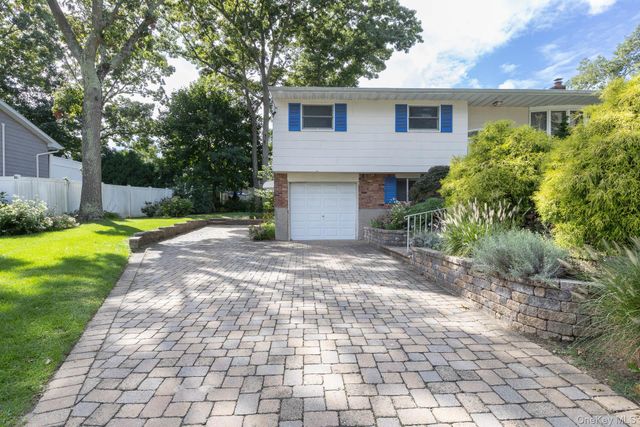 16 Arlington Avenue, Saint James, NY 11780