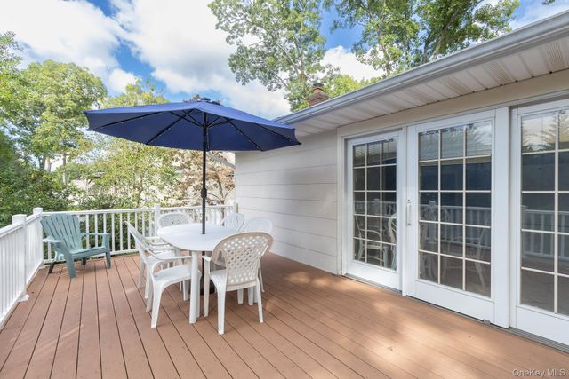 16 Arlington Avenue, Saint James, NY 11780