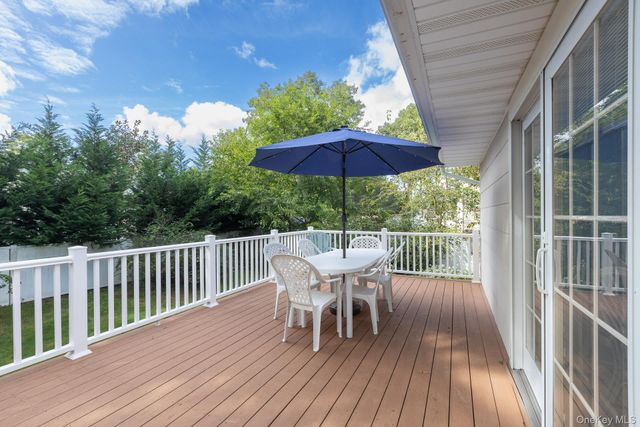 16 Arlington Avenue, Saint James, NY 11780