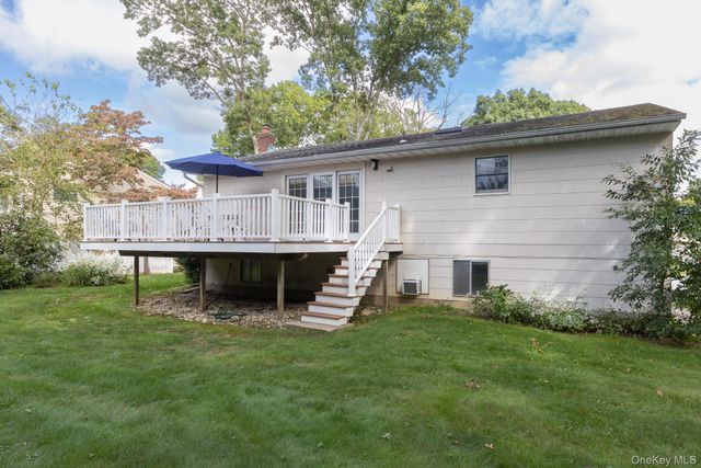 16 Arlington Avenue, Saint James, NY 11780