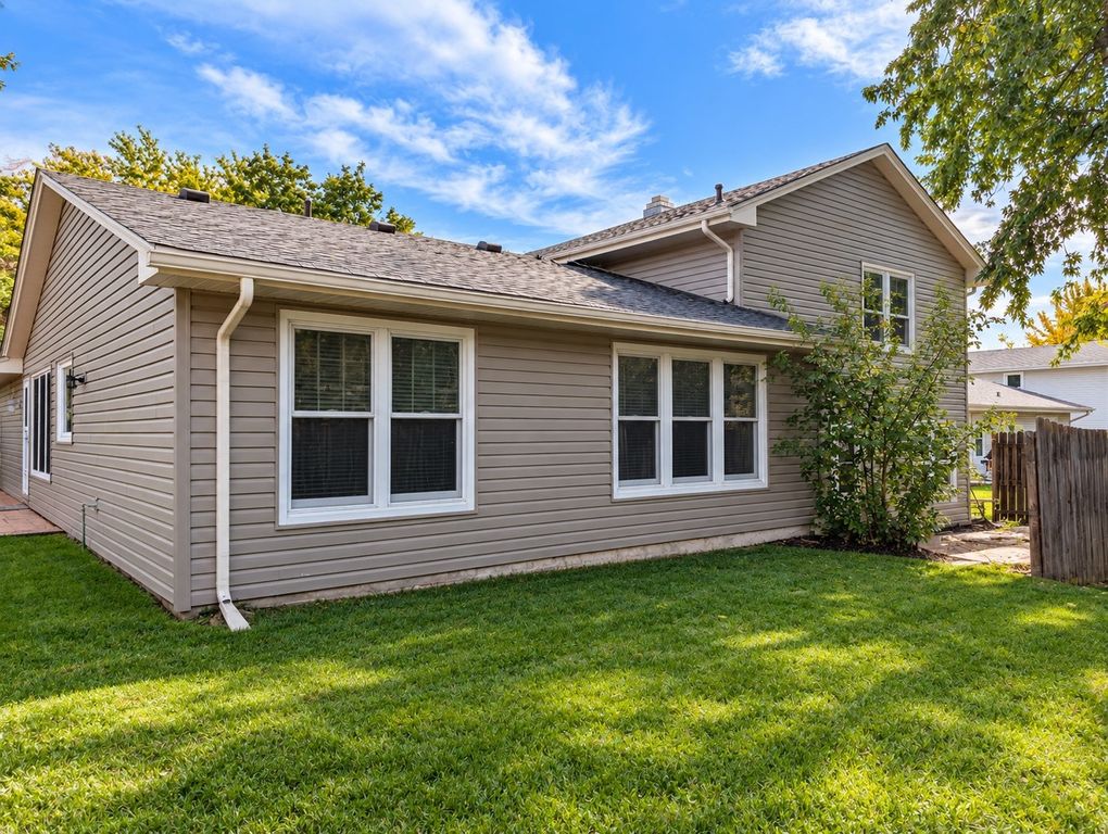 129 Newport Drive, Bolingbrook, IL 60440 — photo 3