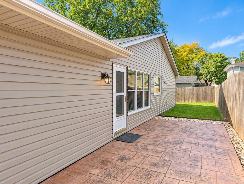 129 Newport Drive, Bolingbrook, IL 60440 — photo 4