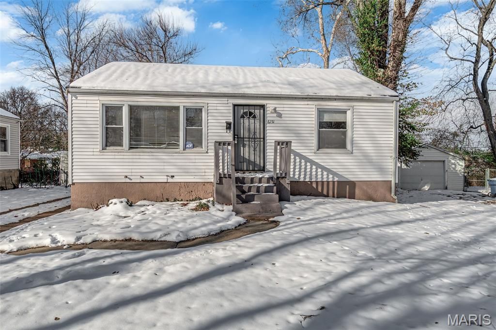 6151 Avila Drive, Berkeley, MO 63134