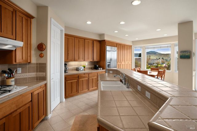 5870 Sailing Hawk Ave, Santa Rosa, CA 95409