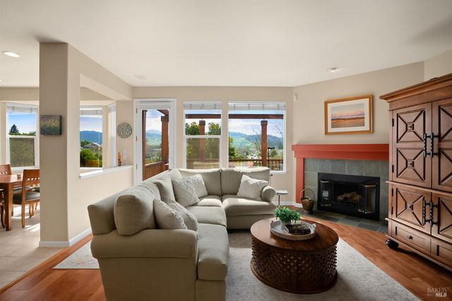 5870 Sailing Hawk Ave, Santa Rosa, CA 95409