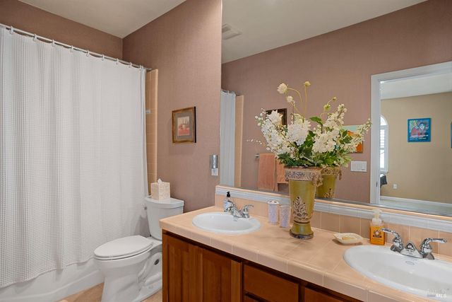 5870 Sailing Hawk Ave, Santa Rosa, CA 95409