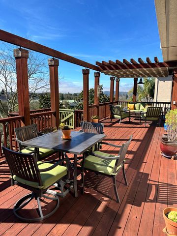 5870 Sailing Hawk Ave, Santa Rosa, CA 95409