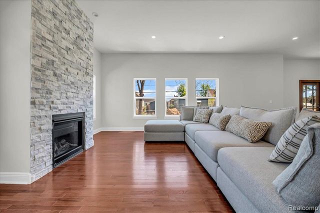 624 8th, Wyandotte, MI 48192