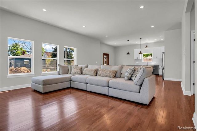 624 8th, Wyandotte, MI 48192