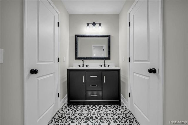 624 8th, Wyandotte, MI 48192