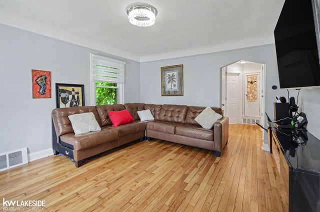 1011 Hoffman Avenue, Royal Oak, MI 48067