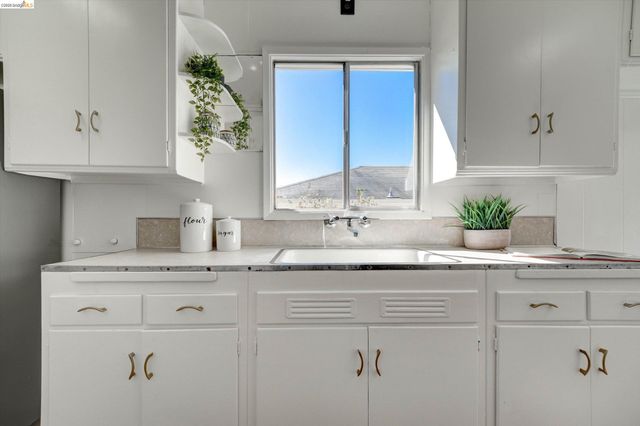 1324 Everett St, El Cerrito, CA 94530
