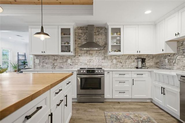 2440 Saxony Trace, Alpharetta, GA 30005