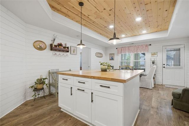 2440 Saxony Trace, Alpharetta, GA 30005
