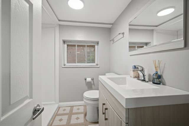 7236 W Pratt Avenue, Chicago, IL 60631