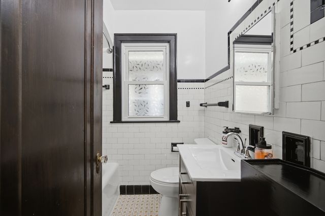 7236 W Pratt Avenue, Chicago, IL 60631