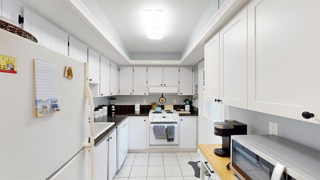 5540 Tamberlane Circle 121, Palm Beach Gardens, FL 33418