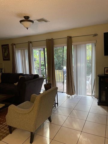 9520 SW 1st Place 6B, Coral Springs, FL 33071