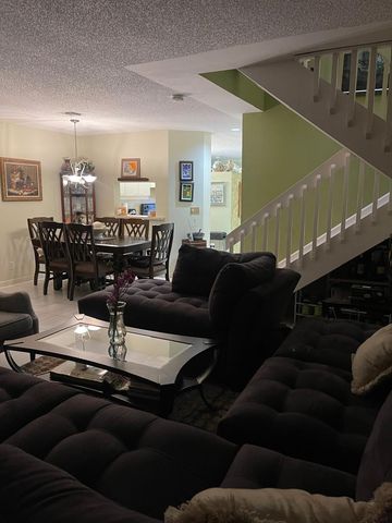 9520 SW 1st Place 6B, Coral Springs, FL 33071