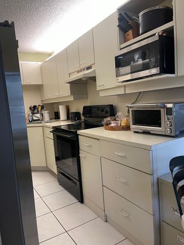 9520 SW 1st Place 6B, Coral Springs, FL 33071