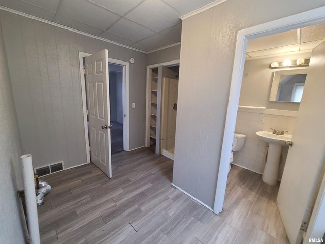 540 16TH Avenue, East Moline, IL 61244