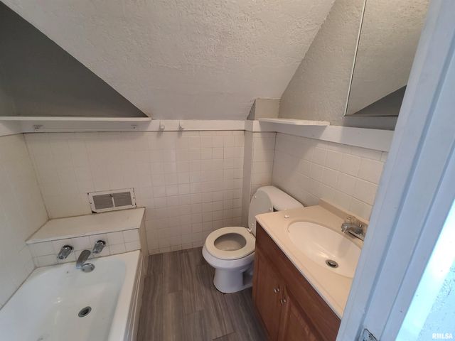 540 16TH Avenue, East Moline, IL 61244