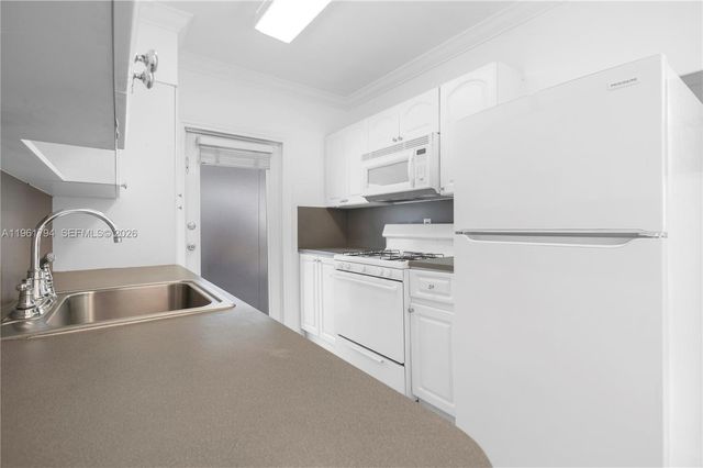 315 69th St 112, Miami Beach, FL 33141