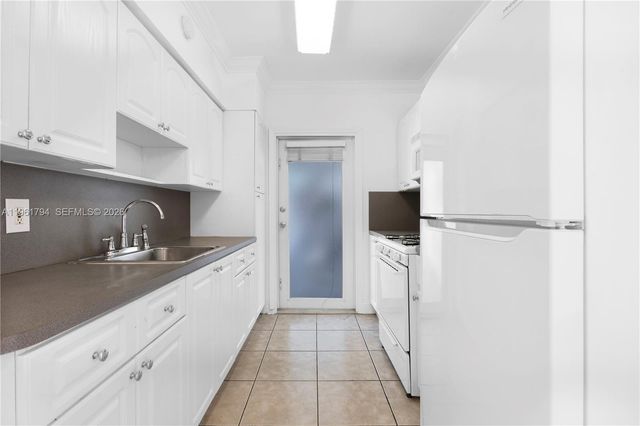 315 69th St 112, Miami Beach, FL 33141