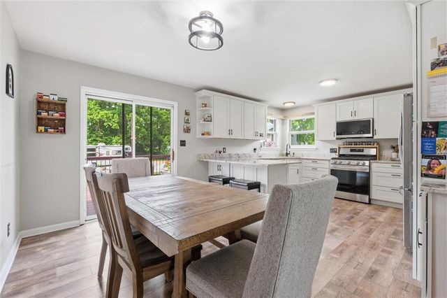 964 N 5 Highway, Lansing, KS 66043