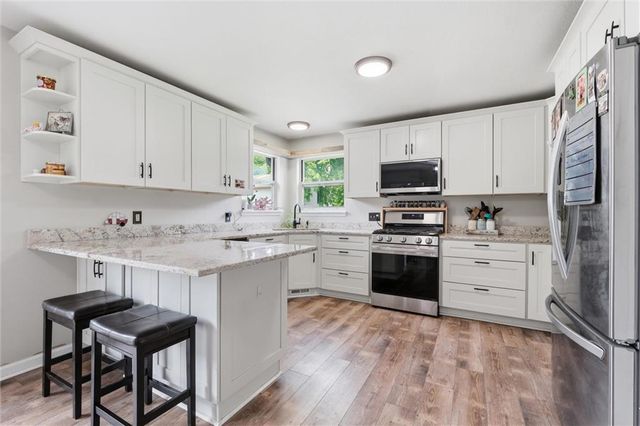 964 N 5 Highway, Lansing, KS 66043