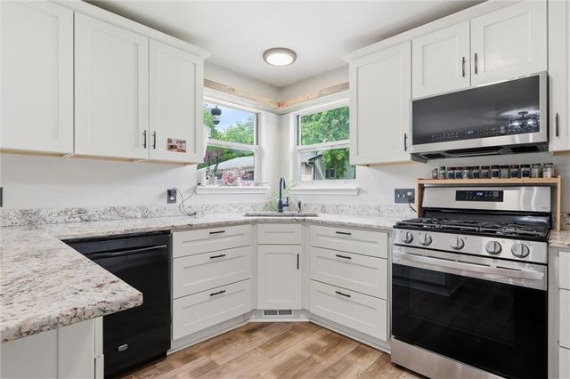 964 N 5 Highway, Lansing, KS 66043
