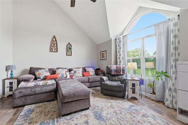 964 N 5 Highway, Lansing, KS 66043