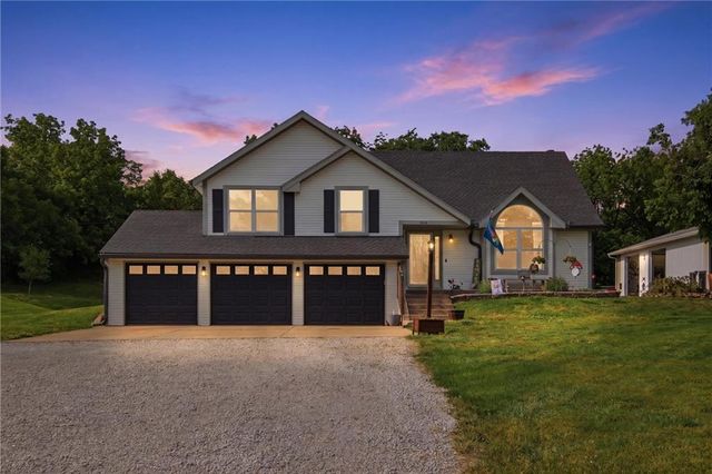 964 N 5 Highway, Lansing, KS 66043
