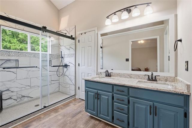 964 N 5 Highway, Lansing, KS 66043