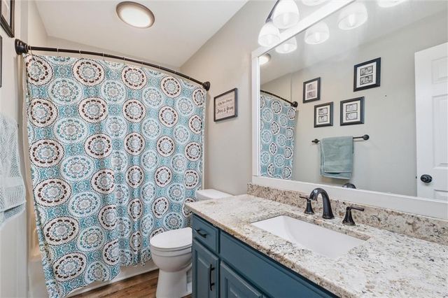 964 N 5 Highway, Lansing, KS 66043