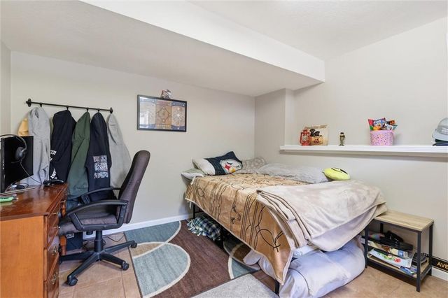 964 N 5 Highway, Lansing, KS 66043