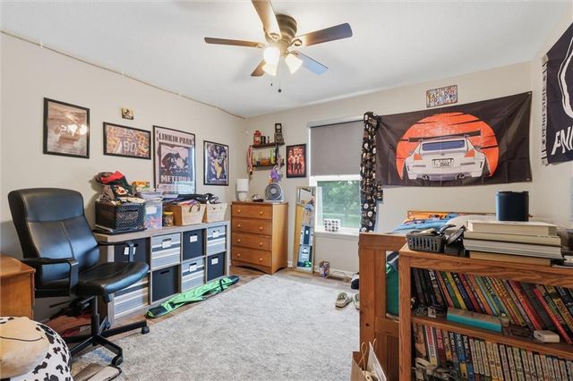 964 N 5 Highway, Lansing, KS 66043