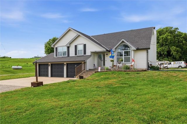 964 N 5 Highway, Lansing, KS 66043